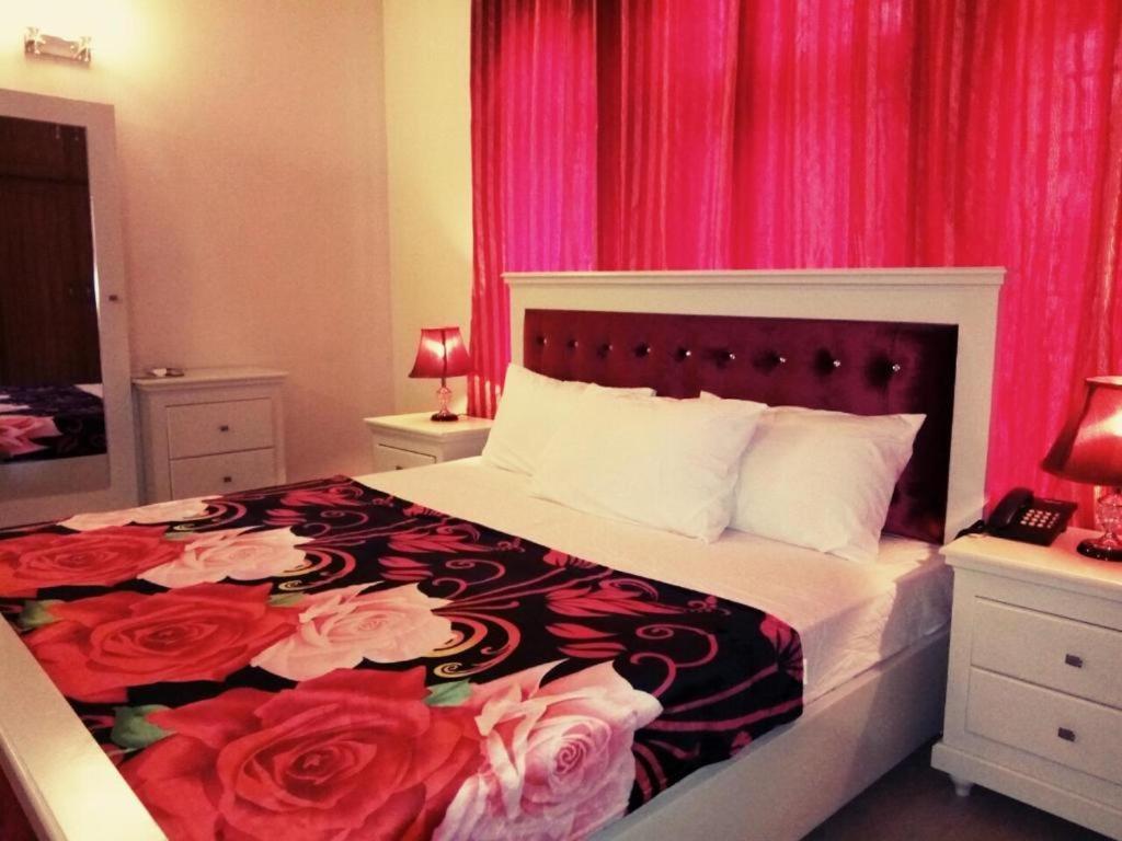 Royal Galaxy Bed & Breakfast Islamabad - For Families Only Exterior foto
