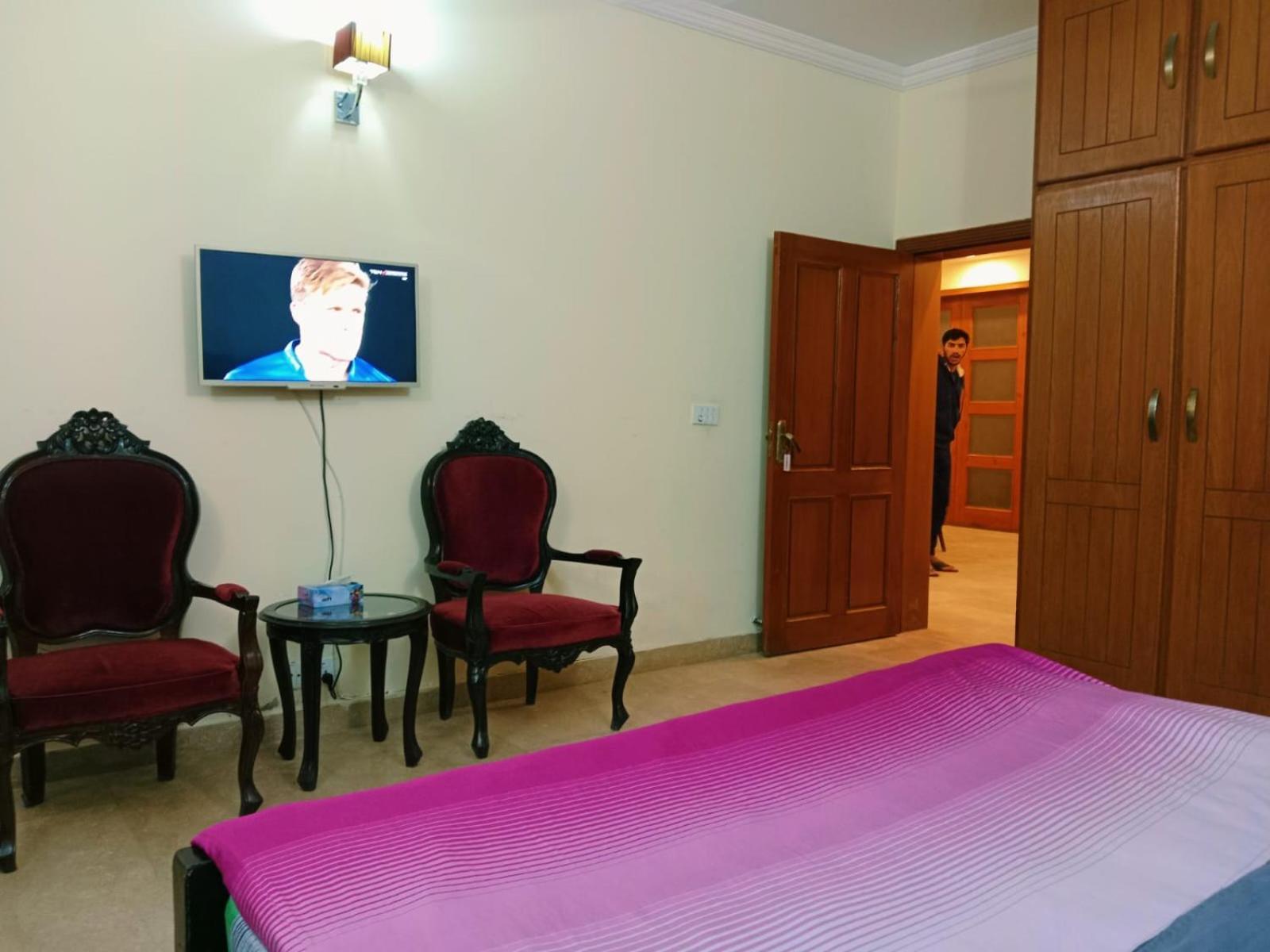 Royal Galaxy Bed & Breakfast Islamabad - For Families Only Exterior foto